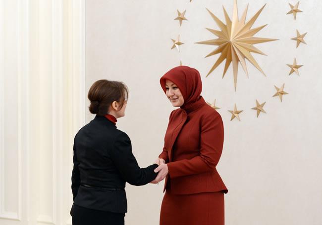 Hayrünnisa-Gül-Kıyafetleri-ve-Kıyafet-Stili