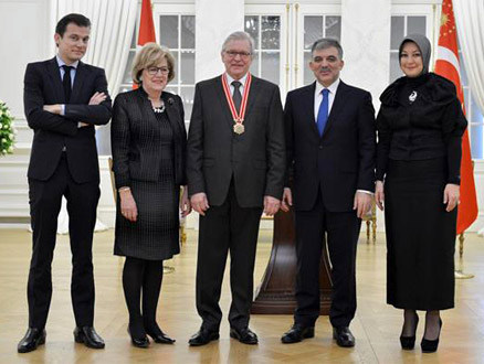 Hayrünnisa Gül’ün Kıyafet Seçimi Asil ve Siyah!