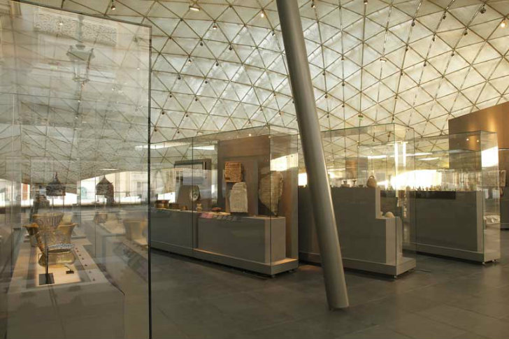 Louvre Müzesi'nden Uçan Çatı