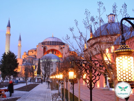 Camide Kadınlara Yer Açın!