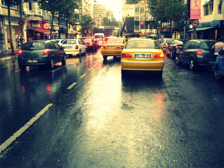 Kadının Yalnız Başına Taksiye Binmesi Caiz mi?