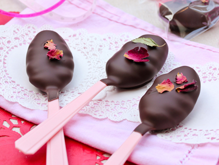 Çikolata ve Güllü Kaşıkta Truffle