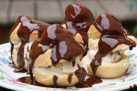 Profiterol ya da Ekler Pasta Tarifiyle Tatlı Zamanı