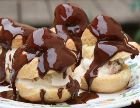 Profiterol ya da Ekler Pasta Tarifiyle Tatlı Zamanı