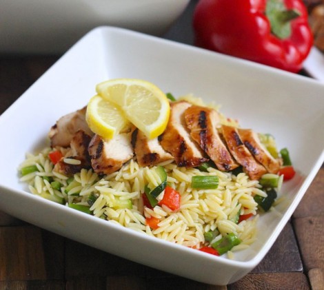 Arpa Şehriye Salatası Eşliğinde Tavuk Tarifi