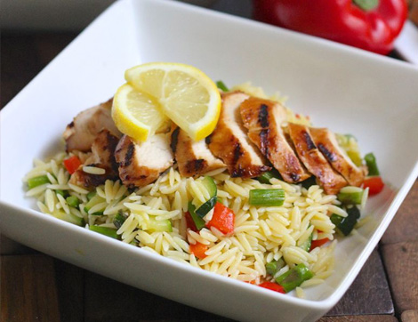 Arpa Şehriye Salatası Eşliğinde Tavuk Tarifi