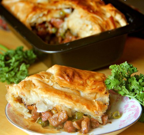 Etli ve Bezelyeli Çıtır Börek Tarifi