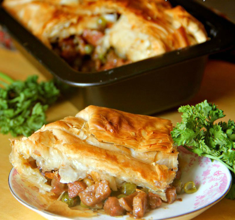Etli ve Bezelyeli Çıtır Börek Tarifi