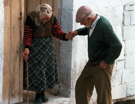 Gelin Kayınvalide ve Kayınpederine Bakmakla Yükümlü mü?