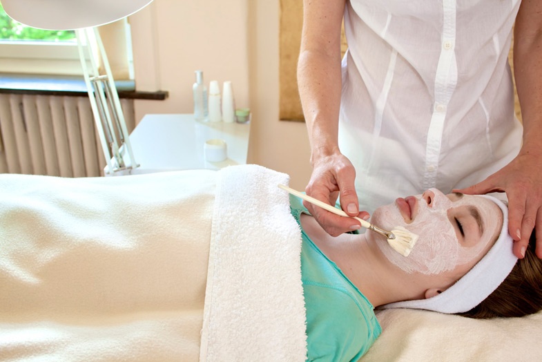 Peeling Tedavisi İle Cildinizi Tazeleyin