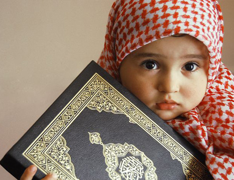 Saliha Bir Anne Kızını Nasıl Yetiştirmeli?