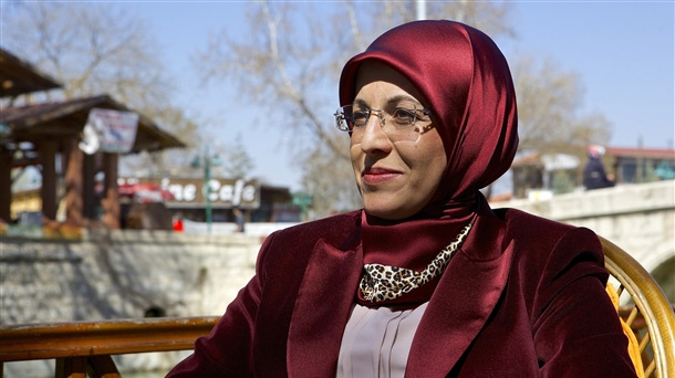 İlk Başörtülü Belediye Başkanı Fatma Toru