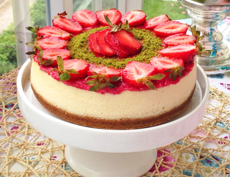 Çilek Soslu Cheesecake Tarifi