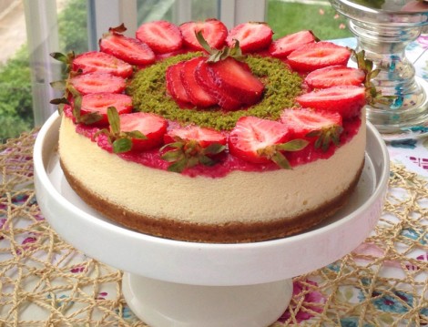 Çilek Soslu Cheesecake Tarifi