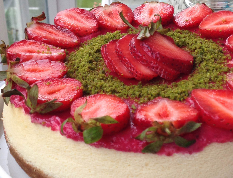 Çilek Soslu Cheesecake Tarifi