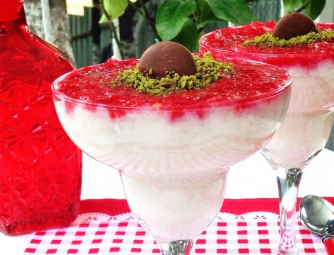 Kupta Muhallebili Frambuazlı Güllaç Tarifi