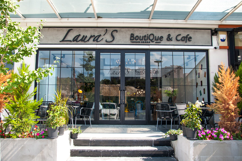 Laura's Boutique & Cafe