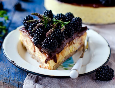 Çikolatalı ve Böğürtlenli Cheesecake 