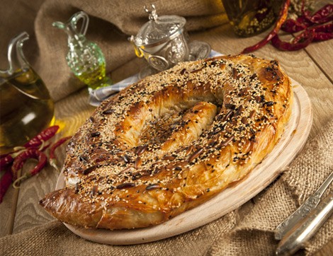 Çay Sofraları İçin Pratik Kol Böreği Tarifi