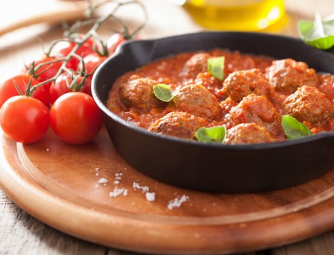 Domates Soslu Köfte Tarifi