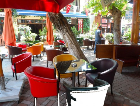 Mahallenin Muhtarları Cafe