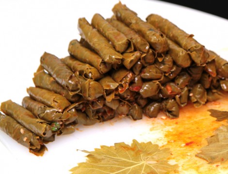 İki Farklı İç Harçla Zeytinyağlı Yaprak Dolması Tarifi