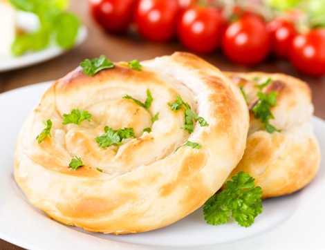 Elde Kolayca Açılan Gül Börek Tarifi