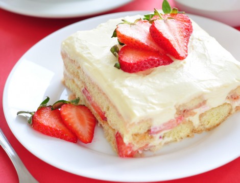 Çilekli Tiramisu Tarifi 