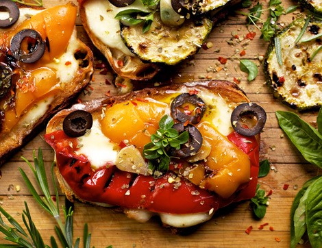 Nefis Bir Atıştırmalık Sebzeli Ekmek Pizzası