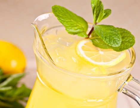 Ferahlatıcı Özelliğiyle Naneli Limon Şerbeti