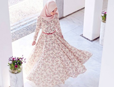 Çiçek Desenli Tesettür Elbise Modeli