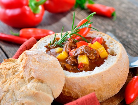 Ekmek Çanağında Tas Kebabı Tarifi