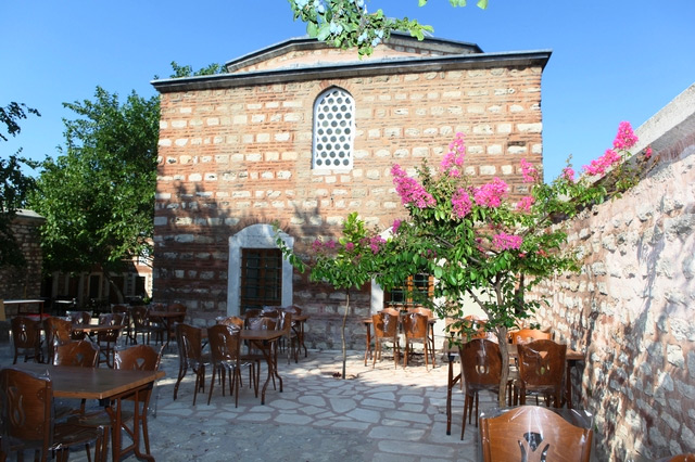 Caferağa Medresesi Cafe ve Türk El Sanatları Kursu