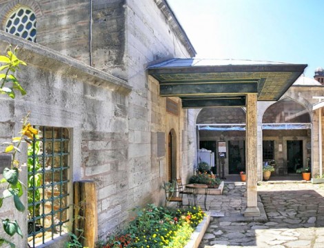 Caferağa Medresesi Cafe ve Türk El Sanatları Kursu