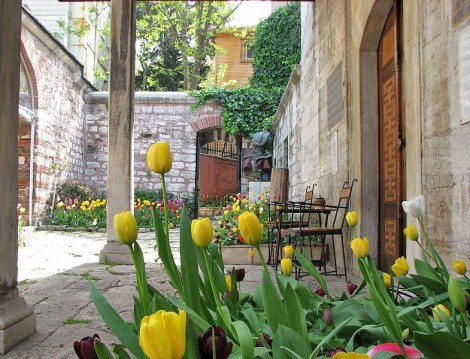 Caferağa Medresesi Cafe ve Türk El Sanatları Kursu