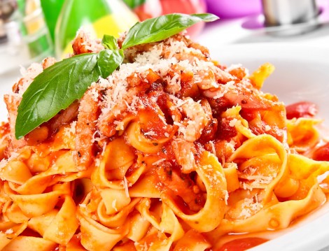 Domates Soslu Erişte Spagetti Tarifi