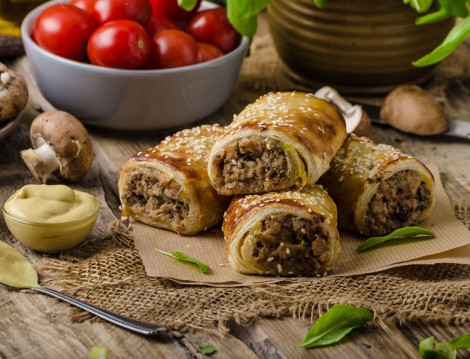 Kıymalı Cevizli Rulo Börek