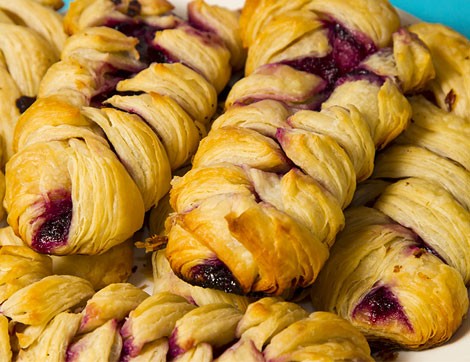Milföy Hamuru İle Nefis Böğürtlenli Örgü Tarifi