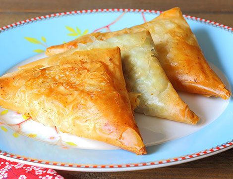 Çıtır Çıtır Peynirli Üçgen Börek Nasıl Yapılır?