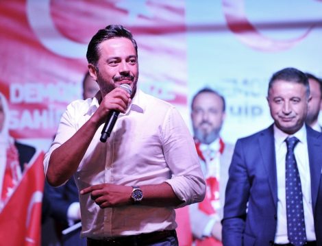 Demokrasiye Destek Veren Ünlüler ve Sanatçılar Emre Altuğ