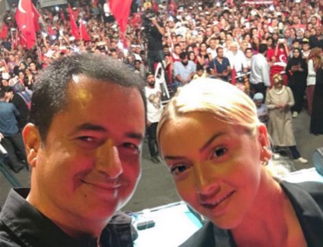 Ünlülerden Demokrasiye Destek