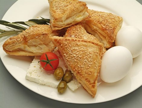 El Açması Üçgen Börek Tarifi