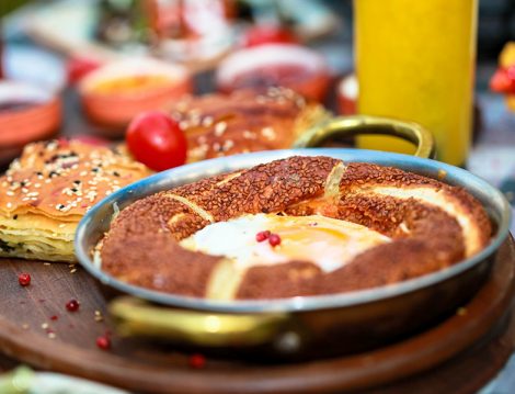 Emirgan Huqqa'da Kahvaltı