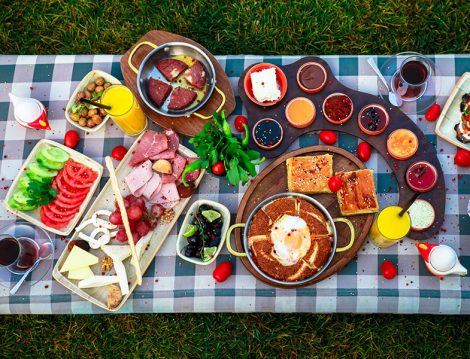 Emirgan Huqqa'da Kahvaltı