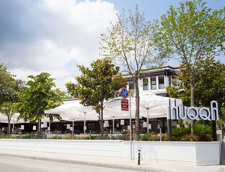 Emirgan Huqqa'da Kahvaltı