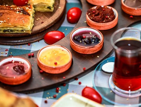 Emirgan Huqqa'da Kahvaltı