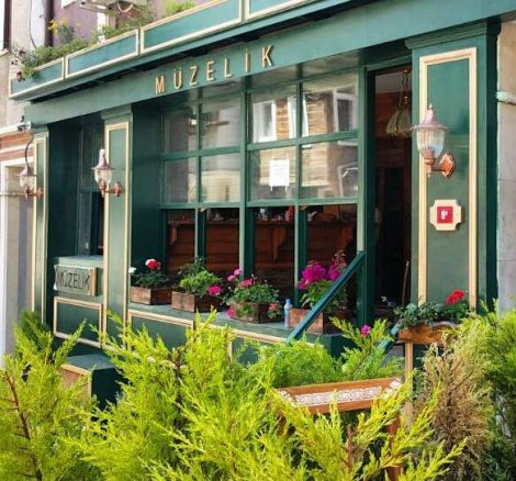 Antikacı Dükkanı Gibi Bir Cafe Müzelik 