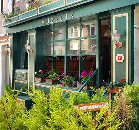 Antikacı Dükkanı Gibi Bir Cafe Müzelik