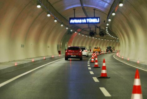 Ulaşımda Çığır Açan Avrasya Tünelinden Araç Geçişi Başladı