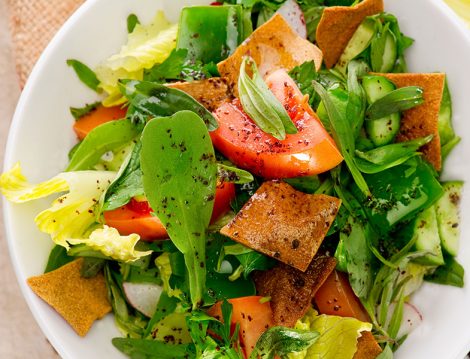 Doyurucu ve Lezzetli Arap Salatası Fettuş Tarifi